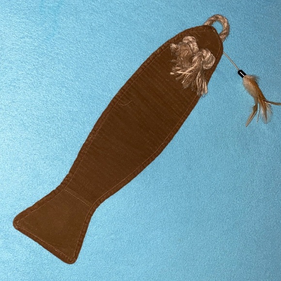 Cat scratcher claw pad door hanger toy fish shaped NEW without tags - Picture 3 of 5